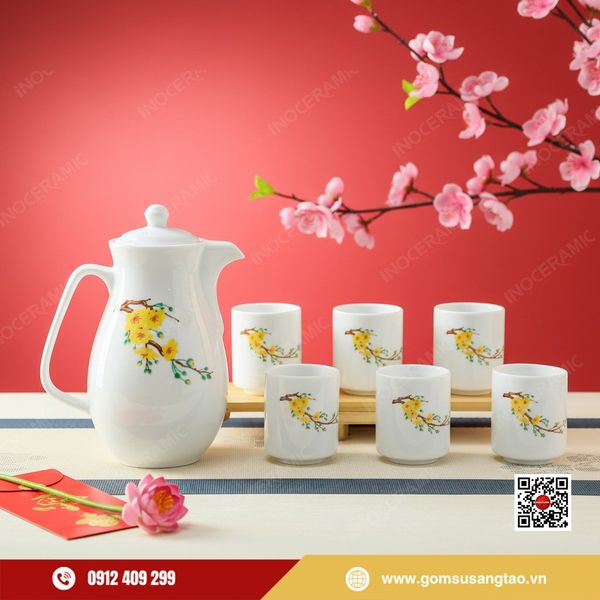 Bộ bình nước gốm sứ Bát Tràng hoa mai vàng vẽ tay làm quà Tết