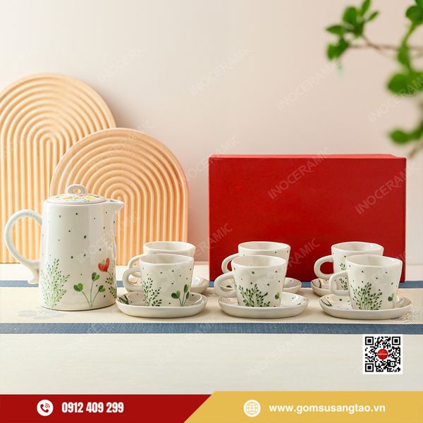 Set bình nước, cốc và đĩa lót hoa cỏ vẽ tay Bát Tràng