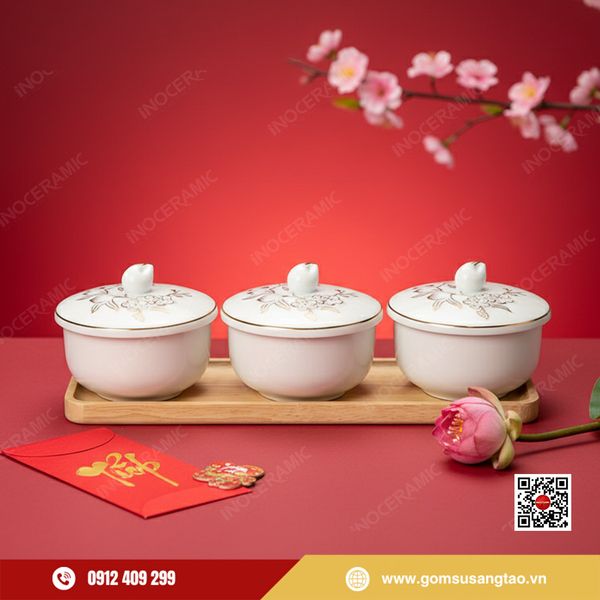 Khay mứt Bạch Đào Cát Khánh men sứ trắng Bát Tràng dùng làm quà Tết doanh nghiệp.