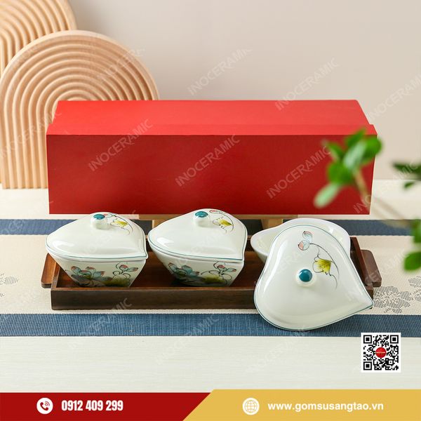 Bộ hũ mứt hoa sen Bát Tràng dành cho hộp quà Tết in logo doanh nghiệp.