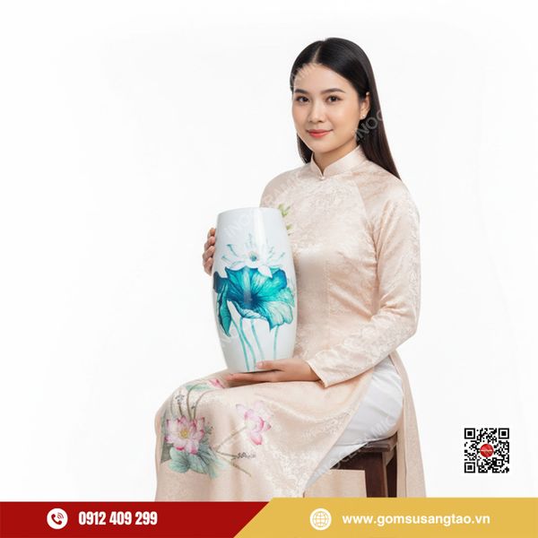Bình hoa Tết vẽ tay men sứ Bát Tràng sang trọng