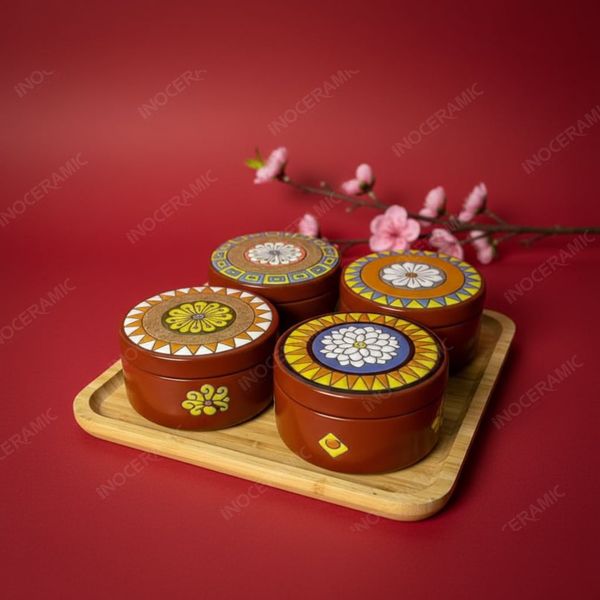 Bộ 04 tráp sứ tròn đựng mứt Bát Tràng hoa văn thổ cẩm kèm khay gỗ