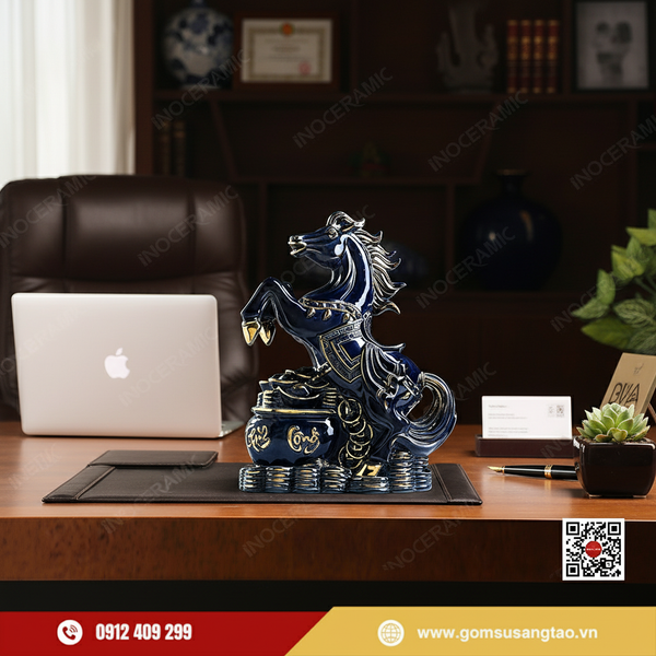 Linh vật ngựa phong thủy men lam trang trí bàn làm việc