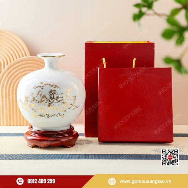 Hộp quà Tết gốm sứ Bát Tràng quả hút lộc Mã Đáo Thành Công cao cấp.