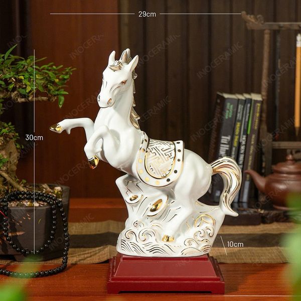 Tượng ngựa Chiến Mã Khải Hoàn men trắng vẽ vàng phong thuỷ Bát Tràng