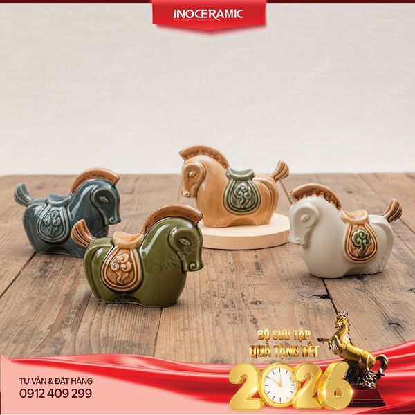 Hộp quà tặng tượng ngựa sứ Tiểu Mã Tấn Bảo cho Tết 2026.