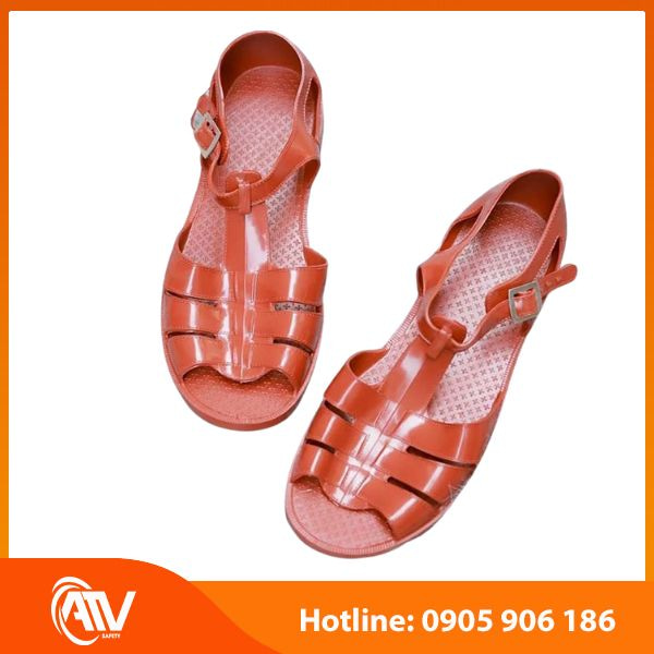 Dép làm từ nhựa PVC cao cấp