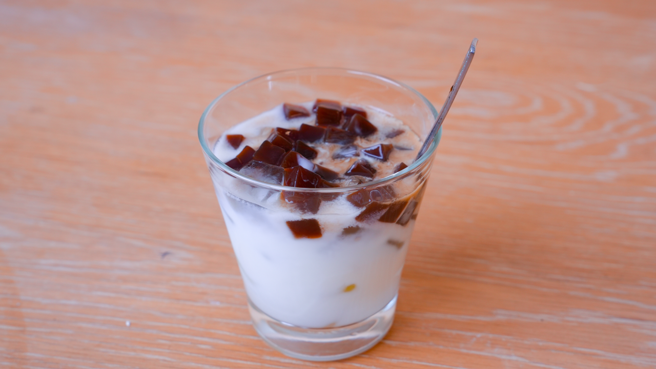 Cách làm chè thạch đen cốt dừa giải nhiệt nhanh trong ngày hè