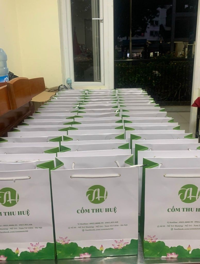 Cốm thu huệ đơn hàng đến hàng nghìn bánh cốm gửi đi các tỉnh