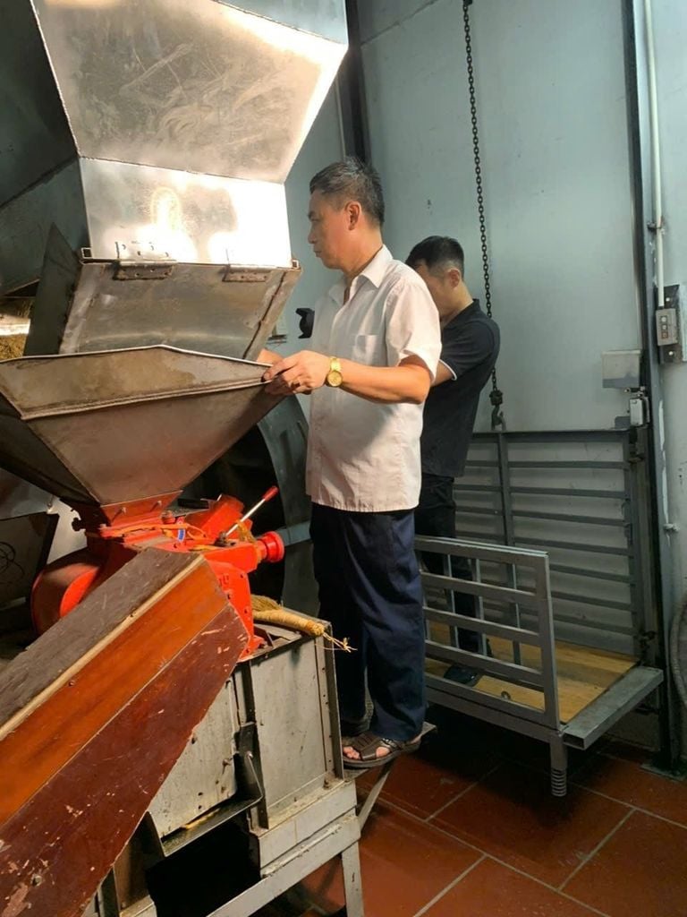 làm bánh cốm tại làng nghề mễ trì