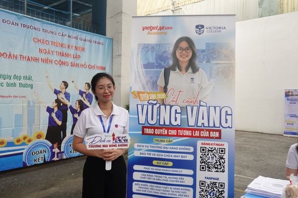 TUYỂN SINH NGÀNH DỊCH VỤ THƯƠNG MẠI HÀNG KHÔNG 2025