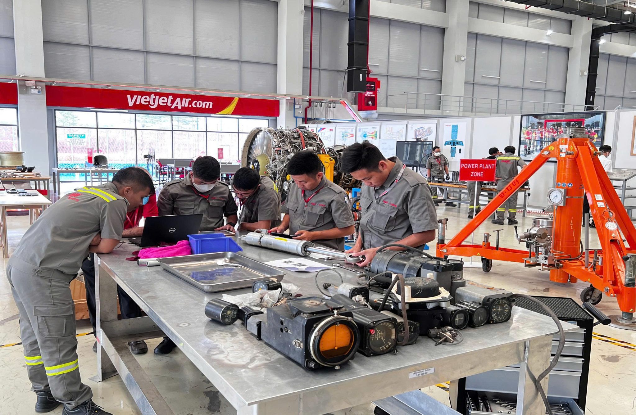 VIETJET IS HIRING AIRCRAFT MECHANICS!