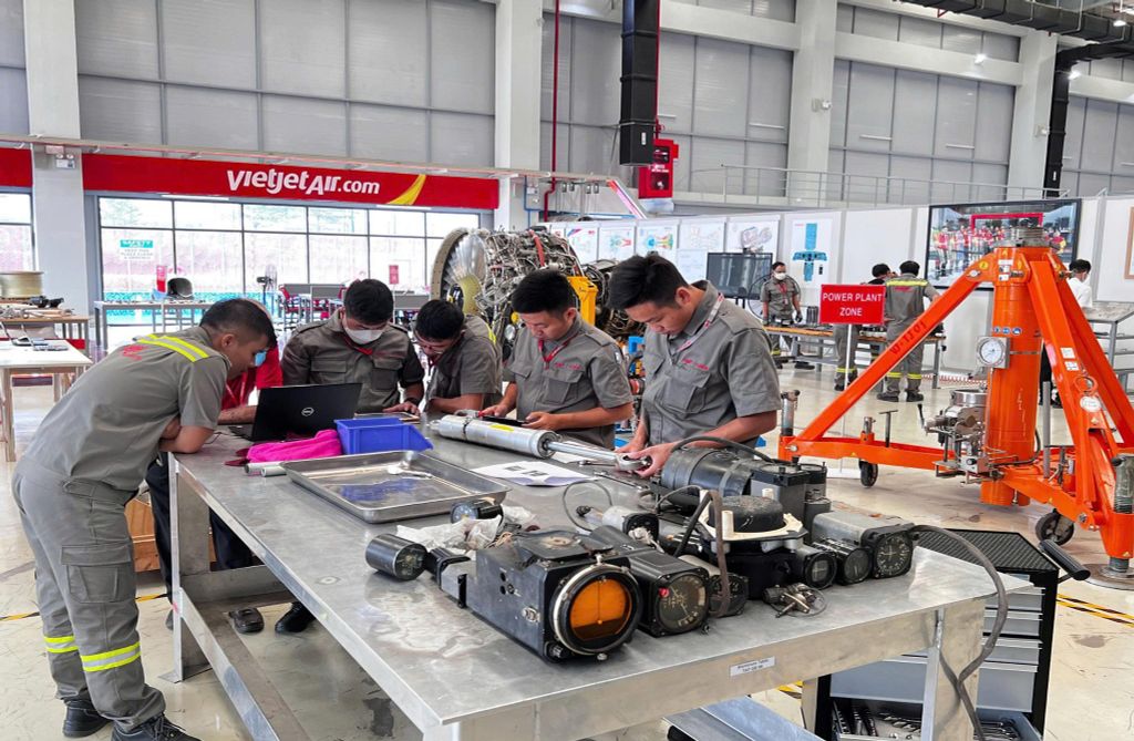 VIETJET IS HIRING AIRCRAFT MECHANICS!