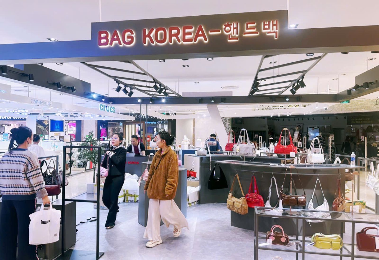 KINH DOANH TÚI XÁCH HÀN QUỐC – CƠ HỘI VÀ LỢI THẾ KHI HỢP TÁC VỚI BAG KOREA