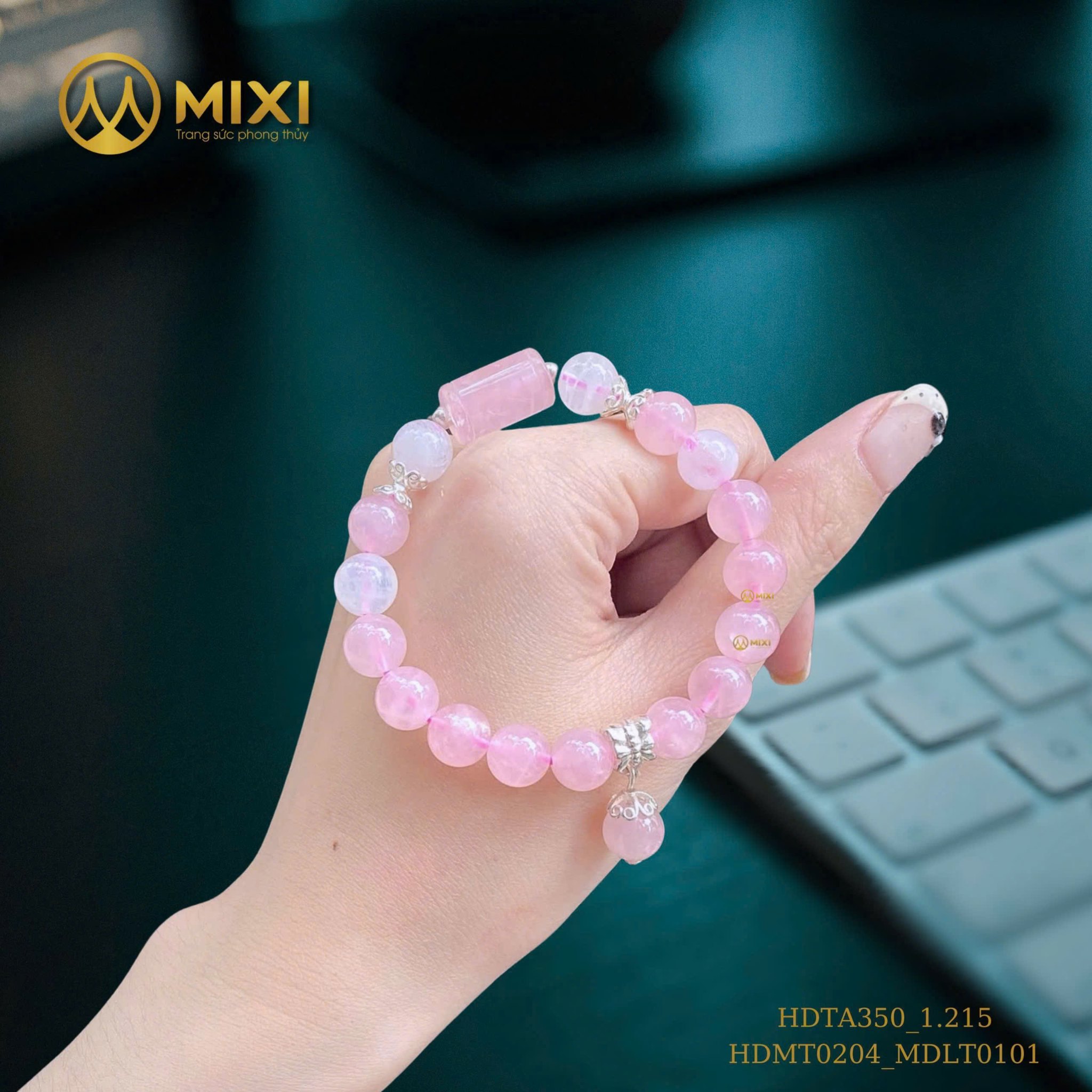 ✨ DIỆN SẮC HỒNG KHAI VẬN – TỎA SÁNG KHÍ CHẤT NÀNG THƠ ✨