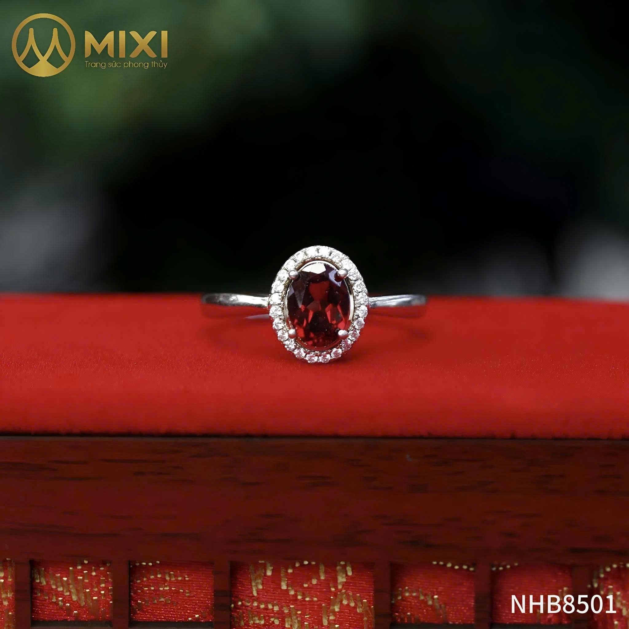 Nhẫn Bạc Mặt Đá Granat Hình Oval Sủi Đá – Sắc Đỏ Quyền Lực, Khí Chất Kiêu Sa