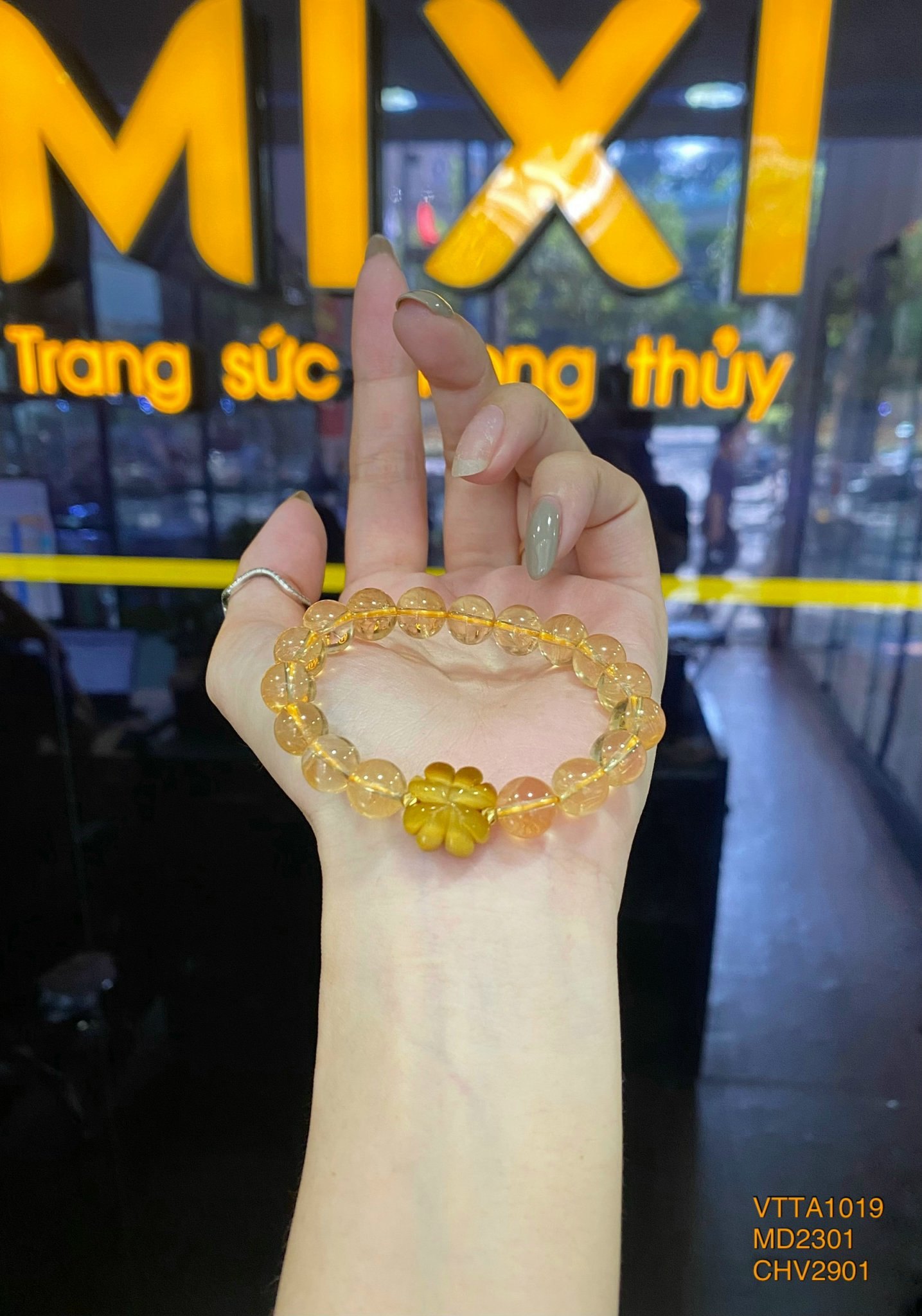 VÒNG TAY THẠCH ANH VÀNG – MÓN QUÀ MAY MẮN DÀNH RIÊNG CHO NÀNG SINH THÁNG 11