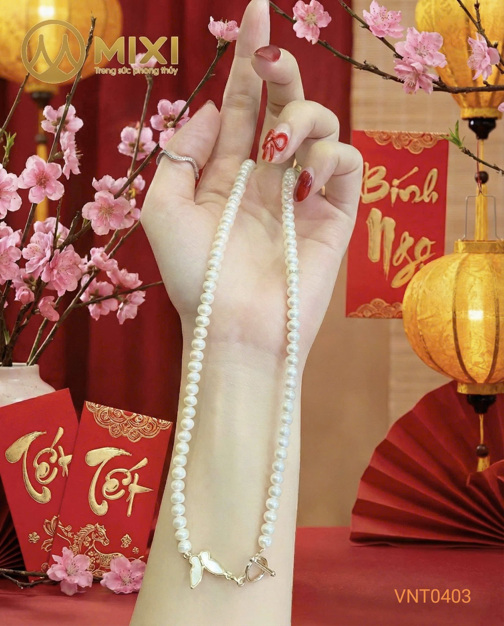 VÒNG CỔ NGỌC TRAI TRẮNG KHÓA CÁNH BƯỚM: 