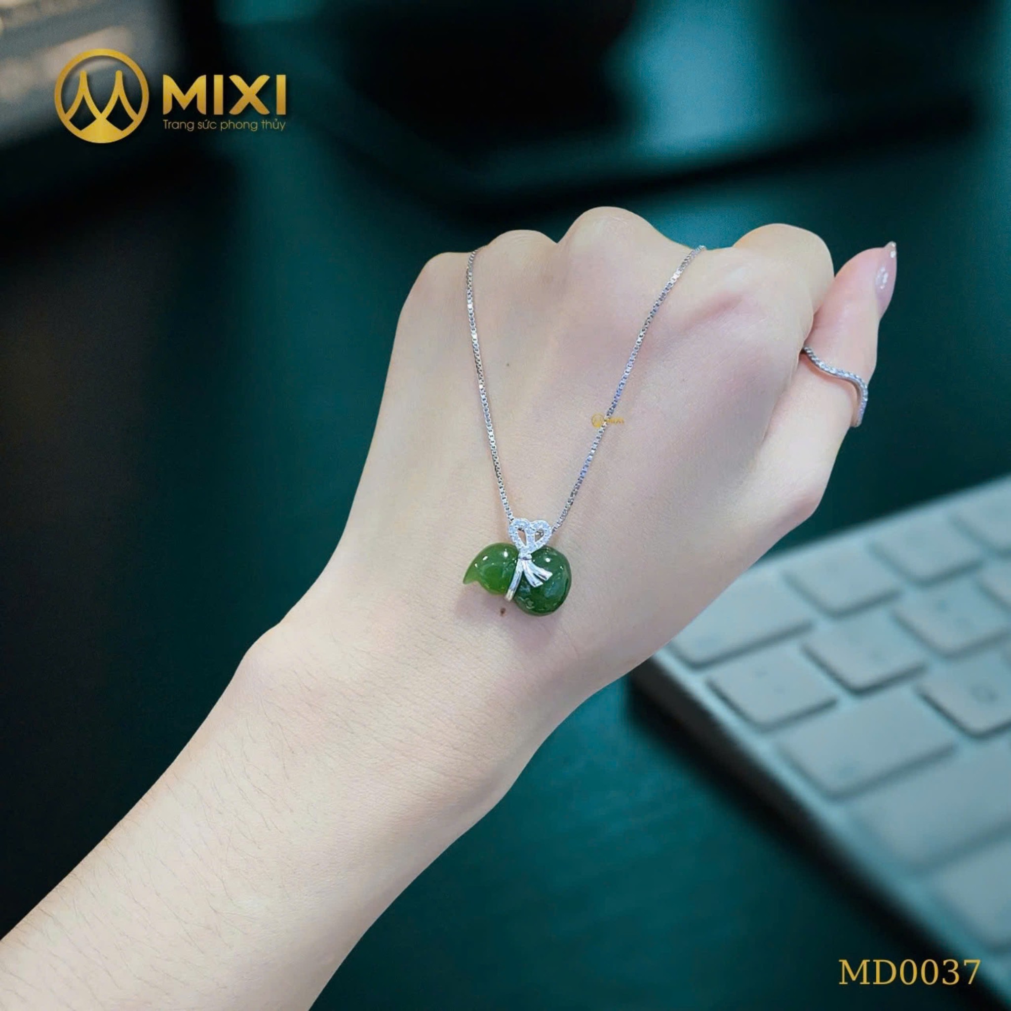 MẶT DÂY HỒ LÔ NGỌC BÍCH NEPHRITE GẮN NƠ BẠC – LỜI CHÚC BÌNH AN & MAY MẮN CHO NĂM MỚI