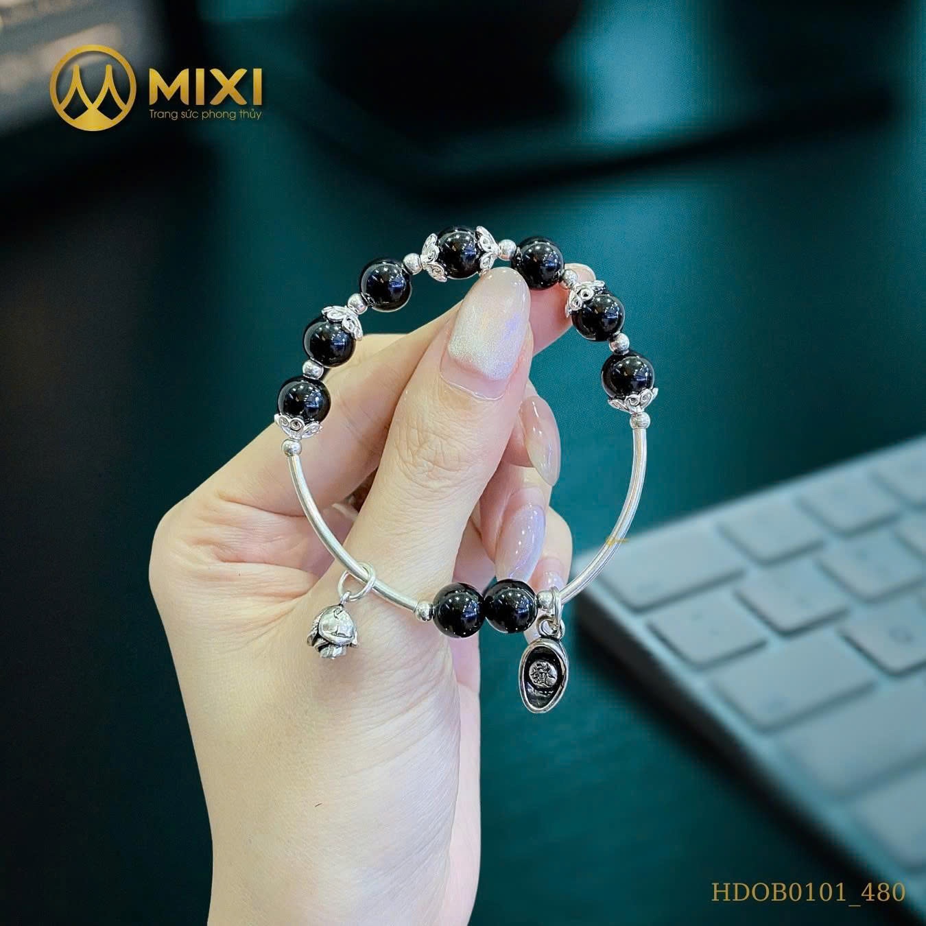 💎 VÒNG TAY ĐÁ NÚI LỬA OBSIDIAN MIX CHARM BẠC THỎI VÀNG – NỤ HOA CHO NÀNG MỆNH THỦY, MỘC 🌿