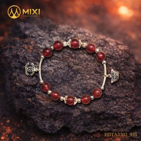 VÒNG TAY THẠCH ANH DÂU TÂY MIX CHARM CHANEL & THỎI VÀNG: NGỌT NGÀO TÌNH DUYÊN – RỦNG RỈNH TÀI LỘC