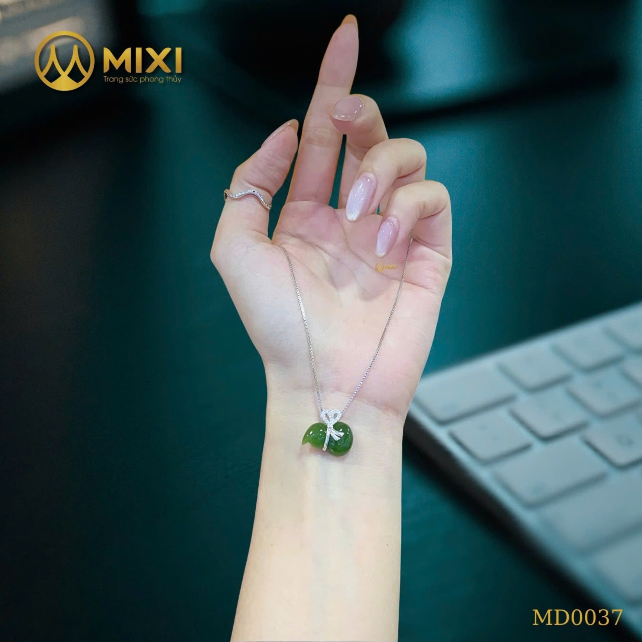 Mặt Dây Hồ Lô Ngọc Bích Nephrite Gắn Nơ Bạc – Bảo Chứng Bình An, Tài Lộc Viên Mãn
