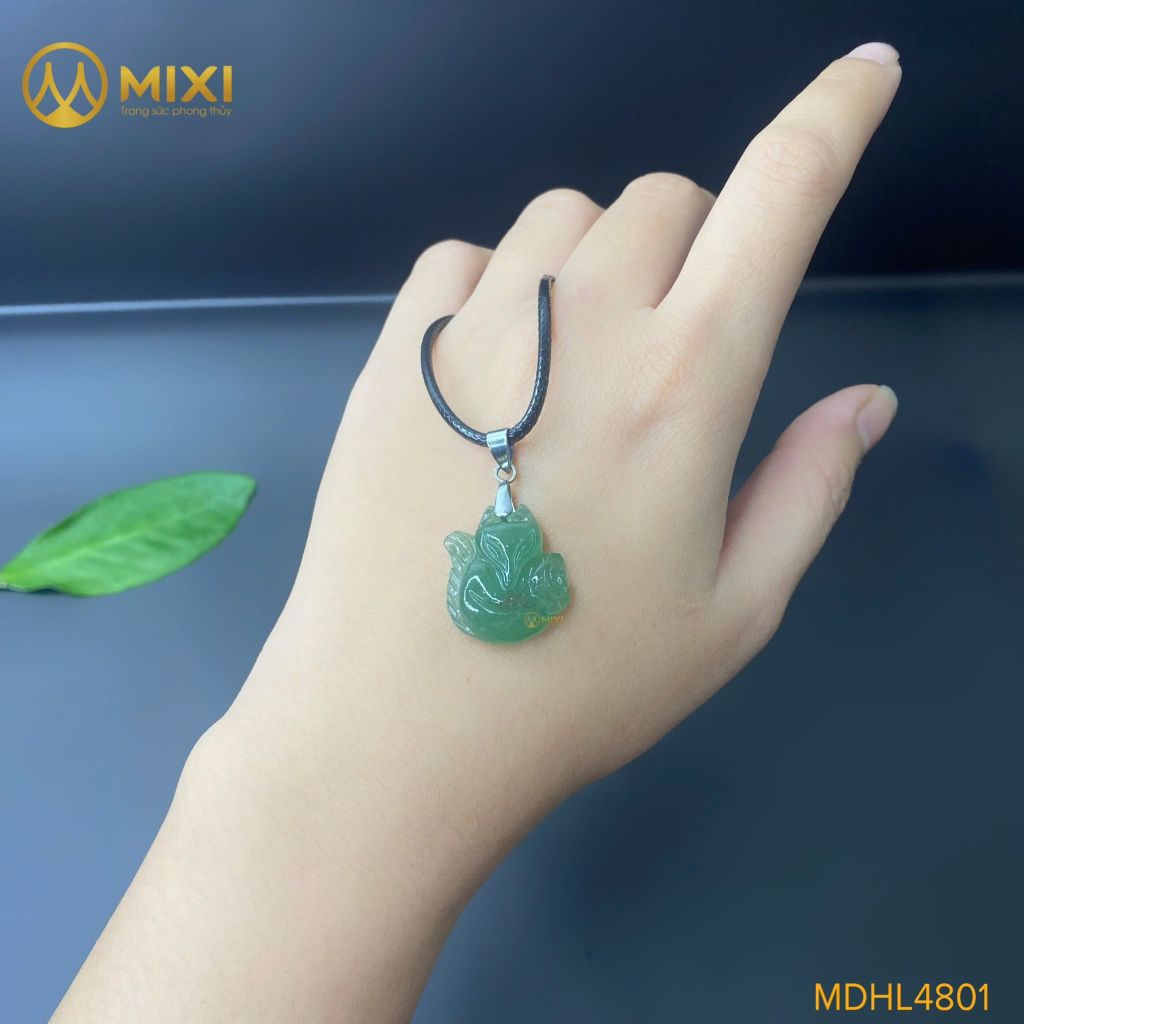 🌿 Một chút duyên dáng từ Hồ Ly ôm hoa, một chút xanh mát từ thạch anh tự nhiên dành riêng cho nàng mệnh Mộc, Hỏa.