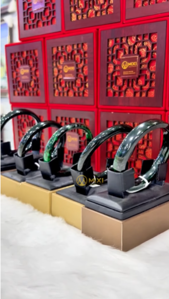 🌿 “Ngọc đẹp không phải để khoe, mà để đồng hành – nhắc ta nhớ về sự tĩnh tại và giá trị bền lâu.”