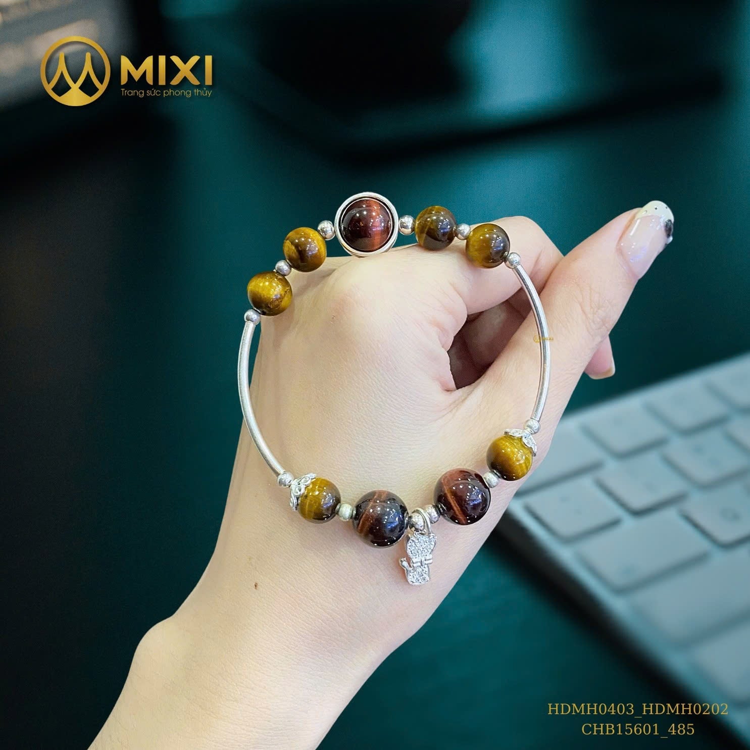 VÒNG TAY ĐÁ MẮT HỔ NÂU MIX ĐÁ MẮT HỔ ĐỎ – THIẾT KẾ CÁ NHÂN HÓA DÀNH RIÊNG CHO KỶ MÃO 1999 MỆNH THỔ