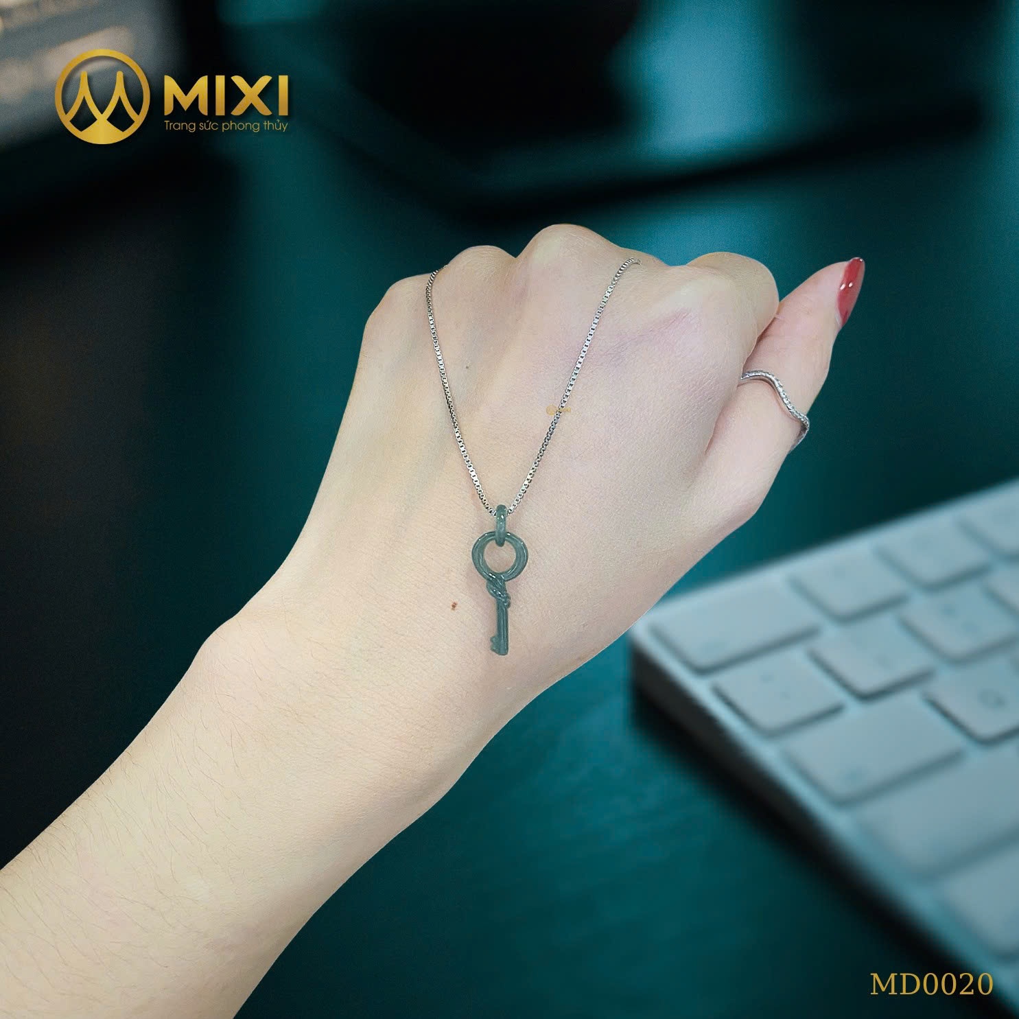 MẶT DÂY CHÌA KHÓA NGỌC JADE LAM BĂNG DẦU – MỞ CÁNH CỬA MAY MẮN & THỊNH VƯỢNG