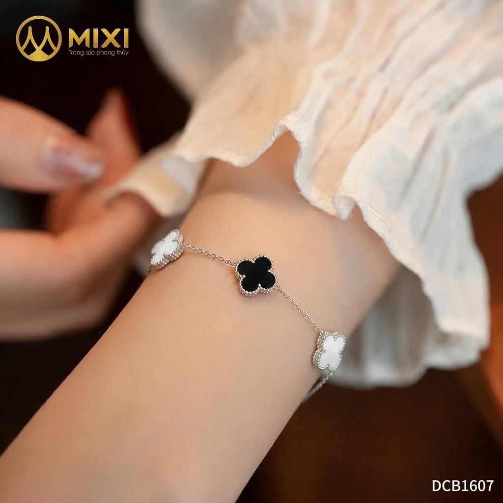 Lắc Tay Bạc Cỏ 4 Lá Mã Não Đen Mix Vỏ Trai – Vẻ Đẹp Tương Phản, Khí Chất Kiêu Sa