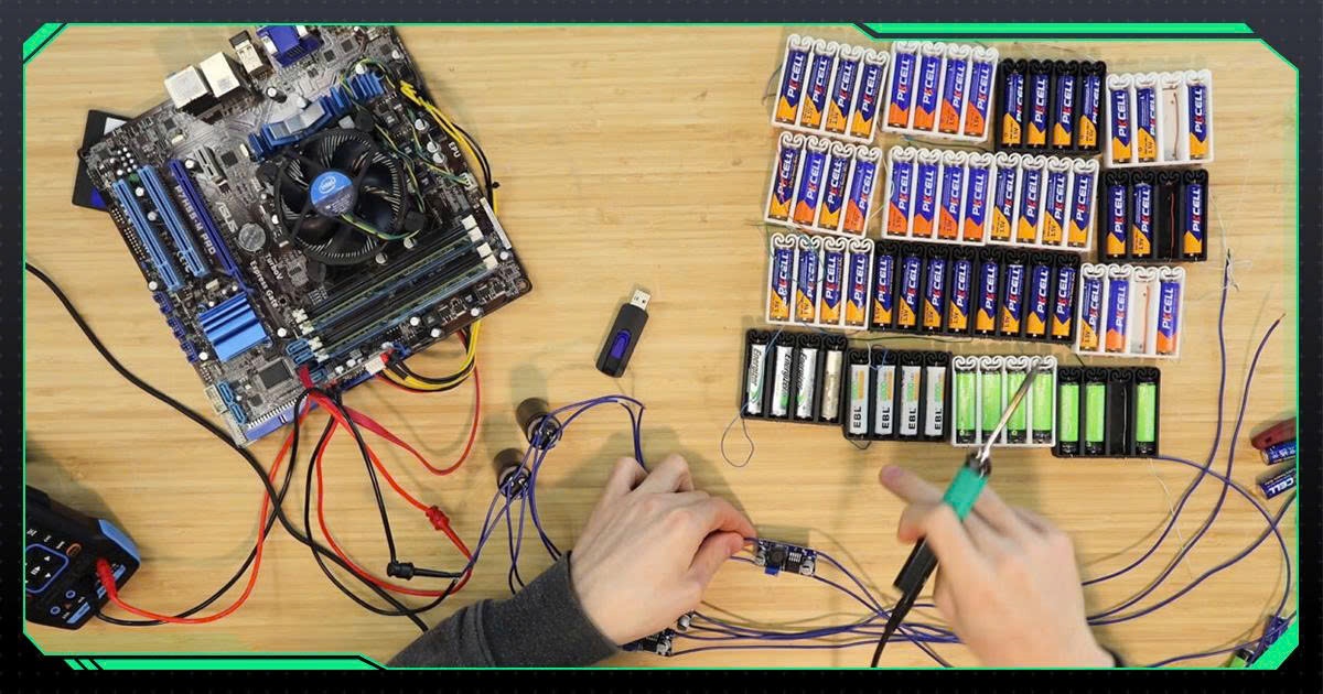YouTuber Chạy PC Bằng 64 Viên Pin AA Trong Hơn 30 Phút