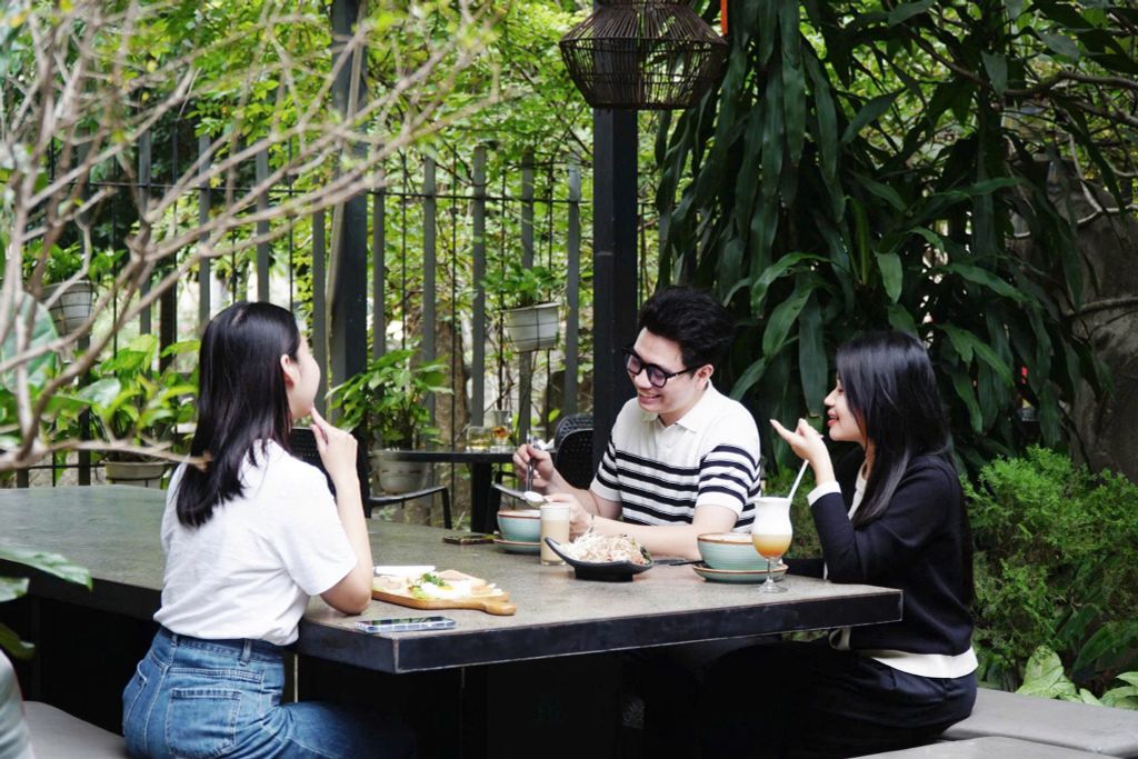 Chọn Thảo Viên ăn sáng
