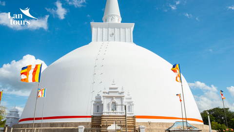 BẢO THÁP TRẮNG RUWANWELISAYA: NƠI CẤT GIỮ PHÉP MÀU 2.500 NĂM CỦA ĐỨC PHẬT