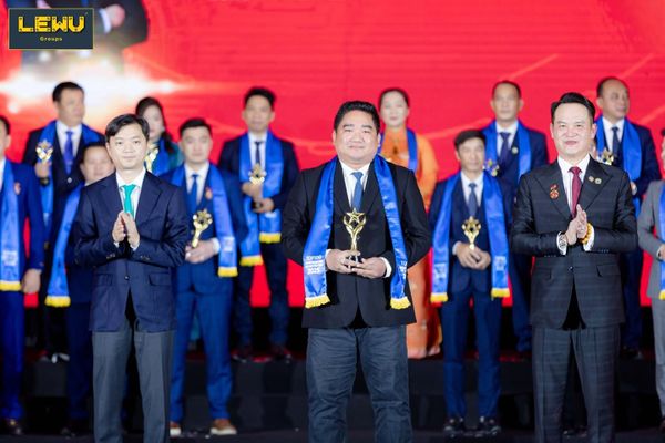 LEWU GROUPS CHÚC MỪNG CHỦ TỊCH LÊ QUANG HỒNG ĐỨC ĐẠT GIẢI THƯỞNG TOP 100 DOANH NHÂN TRẺ TIÊU BIỂU VIỆT NAM 2025