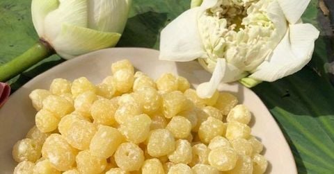 Cách làm mứt hạt sen bùi ngọt, bảo quản trong hũ thủy tinh sang trọng