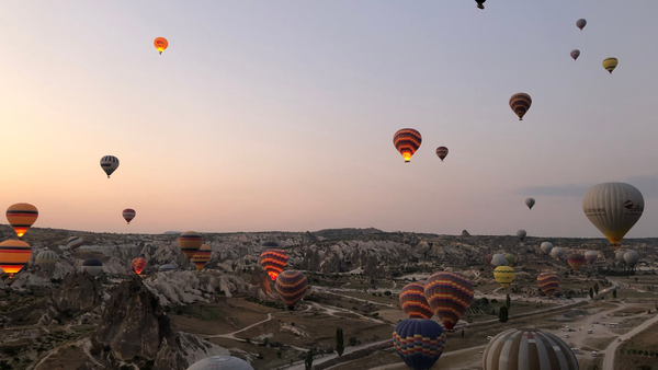 Cappadocia: Kinh nghiệm bay khinh khí cầu và khám phá thành phố ngầm