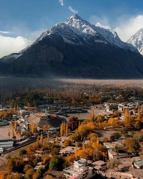 DU LỊCH HUNZA PAKISTAN MÙA THU – THIÊN ĐƯỜNG LÁ VÀNG GIỮA NHỮNG ĐỈNH NÚI HÙNG VĨ