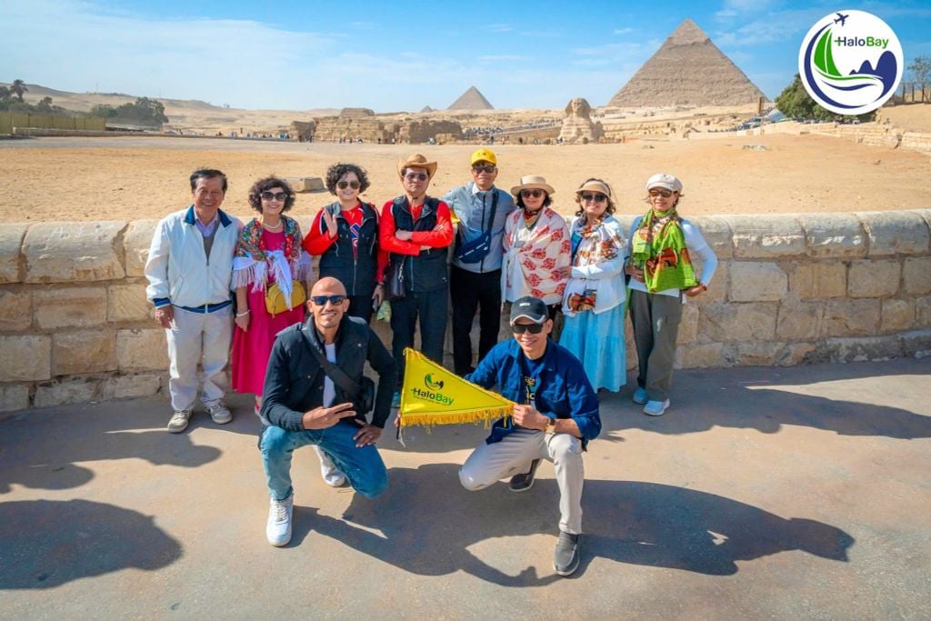 Đoàn khách HaloBay Travel khám phá Ai Cập