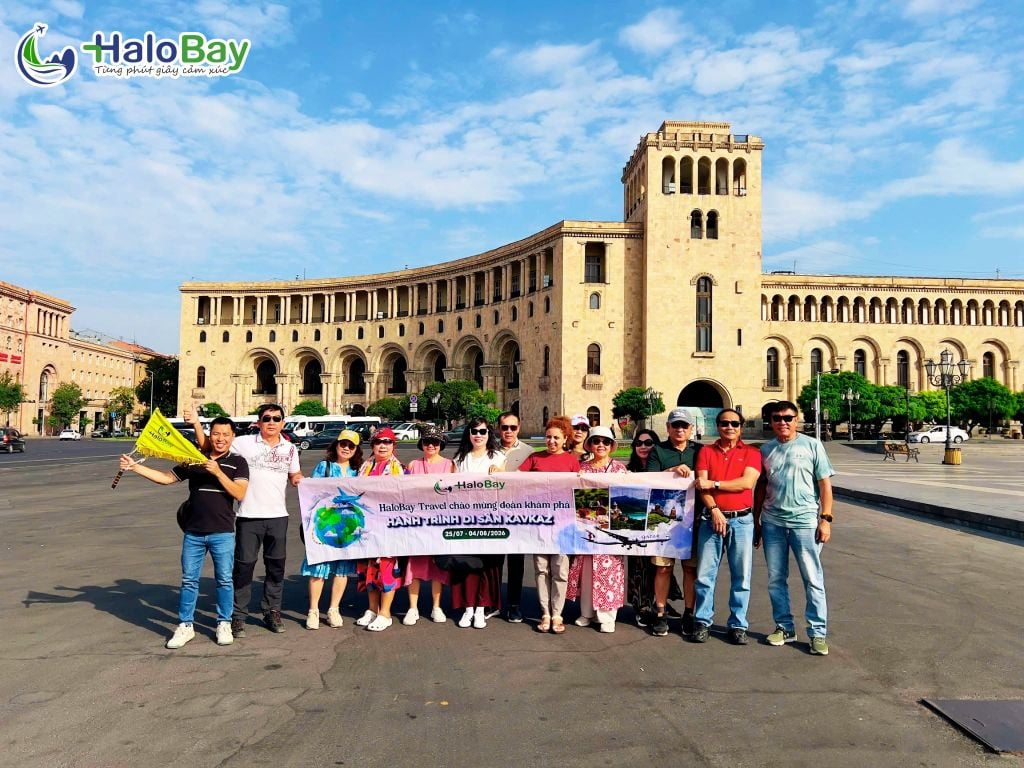 Đoàn khách HaloBay Travel trong hành trình Tour Tây Á Azerbaijan Georgia Armenia