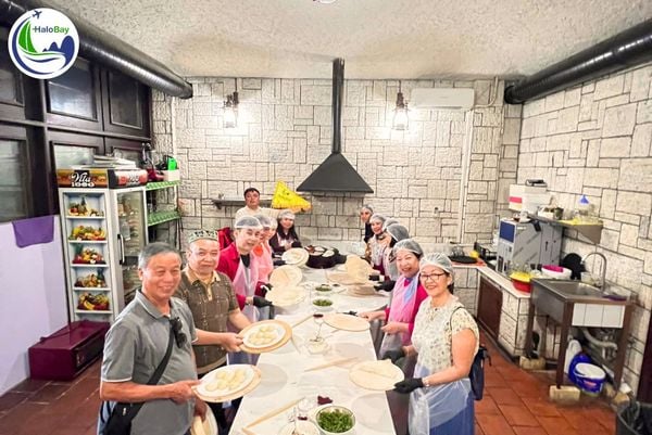Đoàn HaloBay Travel trải nghiệm làm bánh Gutab truyền thống Kavkaz