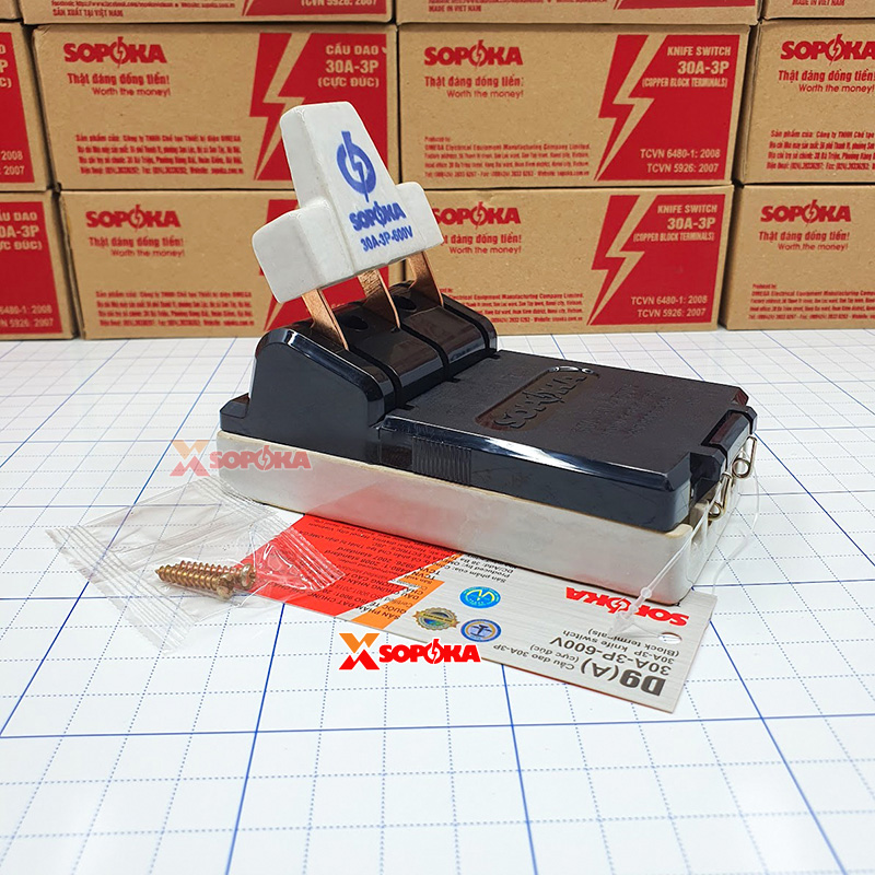 Cầu Dao Điện Đế Sứ 3 Pha 3P Cực Đúc Màu Đen 30 A 600 V – Mã D9A SOPOKA