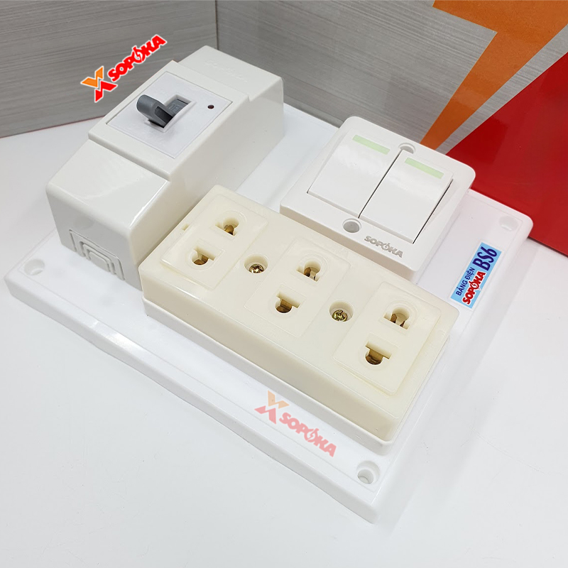 Bảng Điện 2 Công Tắc 3 Lỗ Cắm CB Cóc 30A BS6 SOPOKA