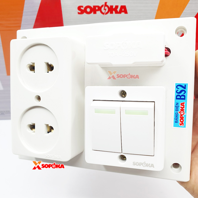 Bảng Điện 2 Công Tắc 2 Lỗ Cắm Có Cầu Chì BS2 SOPOKA