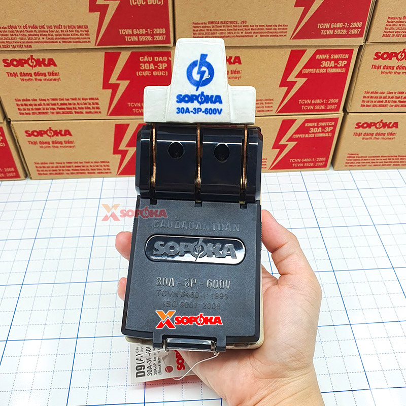 Cầu Dao Điện Đế Sứ 3 Pha 3P Cực Đúc Màu Đen 30 A 600 V – Mã D9A SOPOKA