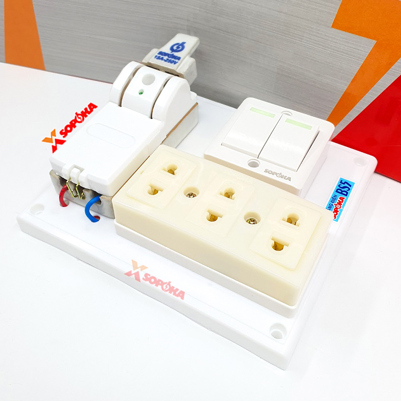 Bảng Điện 2 Công Tắc 3 Lỗ Cắm Cầu Dao Sứ 15A BS5 SOPOKA