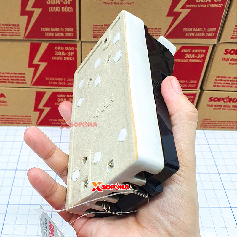 Cầu Dao Điện Đế Sứ 3 Pha 3P Cực Đúc Màu Đen 30 A 600 V – Mã D9A SOPOKA