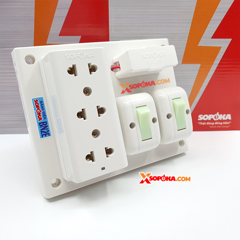 SOPOKA BN2E Bảng Điện 2 Công Tắc 3 Lỗ Cắm 2200W 10A
