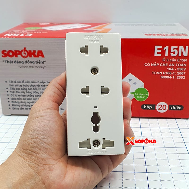 Ổ Cắm Điện Táp Lô 3 Lỗ 2200W Có Nắp Che An Toàn E15N SOPOKA