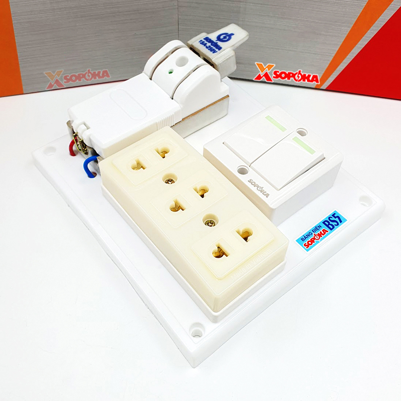 Bảng Điện 2 Công Tắc 3 Lỗ Cắm Cầu Dao Sứ 15A BS5 SOPOKA